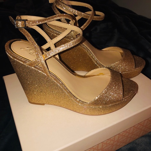 NWOT Glamorous Gold Jewel Badgley Mischka Size 8 - Picture 4 of 6